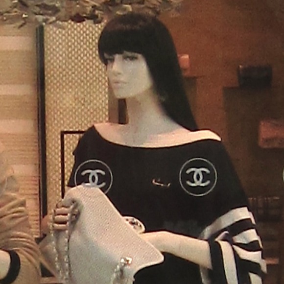 Meet your Posher, Tia - Picture 1 of 8